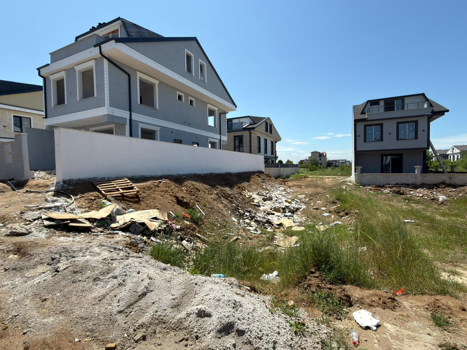 DENİZE YÜRÜME MESAFEDE 180M2 İKİZ VİLLA YAPIMINA UYGUN ARSA